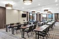 Homewood Suites by Hilton Providence Downtown的电视和&#47;或娱乐中心