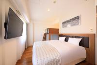 QuintessaHotel KagoshimaTenmonkan Relax&Sleep的电视和/或娱乐中心