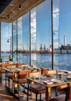 Canopy By Hilton Baltimore Harbor Point - Newly Built餐厅或其他用餐的地方