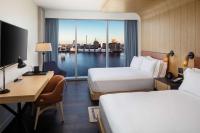 Canopy By Hilton Baltimore Harbor Point - Newly Built客房内的一张或多张床位