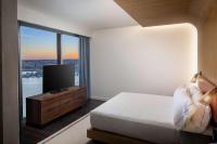 Canopy By Hilton Baltimore Harbor Point - Newly Built客房内的一张或多张床位