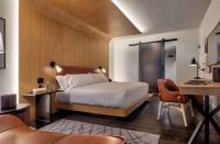 Canopy By Hilton Baltimore Harbor Point - Newly Built客房内的一张或多张床位