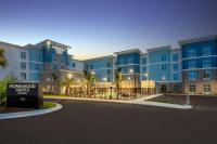 默特尔比奇Homewood Suites By Hilton Myrtle Beach Coastal Grand Mall的汉普顿旅馆和套房前方的 ⁇ 染