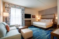 Homewood Suites By Hilton Myrtle Beach Coastal Grand Mall客房内的一张或多张床位