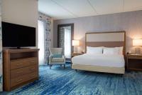 Homewood Suites By Hilton Myrtle Beach Coastal Grand Mall客房内的一张或多张床位