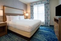 Homewood Suites By Hilton Myrtle Beach Coastal Grand Mall客房内的一张或多张床位