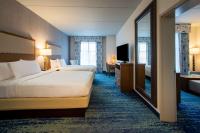 Homewood Suites By Hilton Myrtle Beach Coastal Grand Mall客房内的一张或多张床位