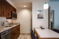 Homewood Suites By Hilton Myrtle Beach Coastal Grand Mall的厨房或小厨房