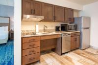 Homewood Suites By Hilton Myrtle Beach Coastal Grand Mall的厨房或小厨房