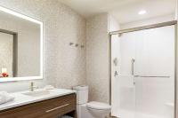Home2 Suites By Hilton Minneapolis University Area的一间浴室