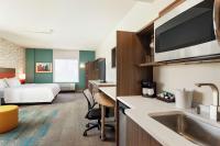 Home2 Suites By Hilton Minneapolis University Area的电视和/或娱乐中心
