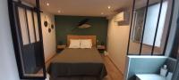 location maison de vacances jusqu&#39;à 6 personnes près du port et de la plage客房内的一张或多张床位