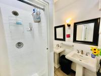 New York Spirit Retreats HOSTEL的一间浴室