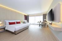 Centre Point Plus Hotel Pratunam客房内的一张或多张床位