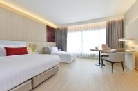 Centre Point Plus Hotel Pratunam客房内的一张或多张床位