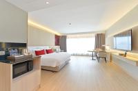 Centre Point Plus Hotel Pratunam客房内的一张或多张床位