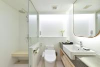 Centre Point Plus Hotel Pratunam的一间浴室