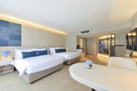 Centre Point Plus Hotel Pratunam客房内的一张或多张床位