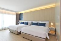 Centre Point Plus Hotel Pratunam客房内的一张或多张床位