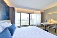 Centre Point Plus Hotel Pratunam客房内的一张或多张床位
