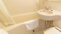 Toyoko Inn Nagoya-eki Sakuradori-guchi Shinkan的一间浴室