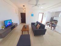 LOVELY 2ROOM SUITE6PAX@SKY CONDO JURU SENTRAL的电视和/或娱乐中心