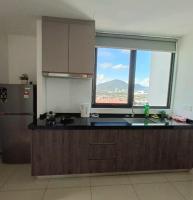 LOVELY 2ROOM SUITE6PAX@SKY CONDO JURU SENTRAL的厨房或小厨房