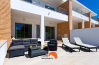 #154 V2 Vila Branca 54 by Home Holidays的休息区