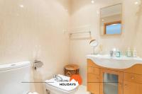 #154 V2 Vila Branca 54 by Home Holidays的一间浴室