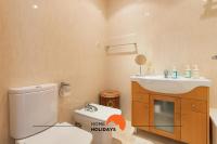 #154 V2 Vila Branca 54 by Home Holidays的一间浴室