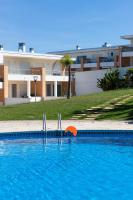 #154 V2 Vila Branca 54 by Home Holidays内部或周边的泳池