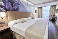 Riu Plaza Manhattan Times Square客房内的一张或多张床位