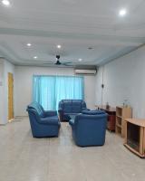 Welcome to Gemas Homestay ALI的休息区