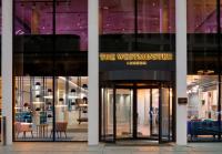 The Westminster London, Curio Collection by Hilton的休息区