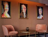 The Westminster London, Curio Collection by Hilton的休息区