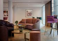 The Westminster London, Curio Collection by Hilton的休息区