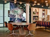 The Westminster London, Curio Collection by Hilton的休息区