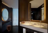 The Westminster London, Curio Collection by Hilton的一间浴室