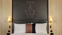 The Westminster London, Curio Collection by Hilton客房内的一张或多张床位