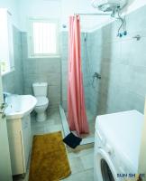Explore Greece from Apartment with Private Garden的一间浴室