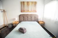 Explore Greece from Apartment with Private Garden客房内的一张或多张床位