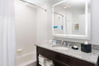 Hampton Inn Washington DC White House的一间浴室