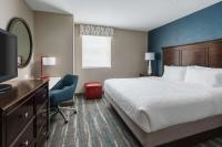 Hampton Inn Washington DC White House客房内的一张或多张床位