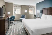 Hampton Inn Washington DC White House客房内的一张或多张床位
