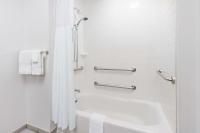 Hampton Inn Washington DC White House的一间浴室