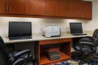 Hampton Inn Washington DC White House的电视和&#47;或娱乐中心
