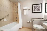 Hilton Melbourne, FL的一间浴室