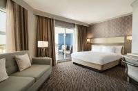 Hilton Melbourne, FL客房内的一张或多张床位