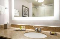 Hilton Melbourne, FL的一间浴室