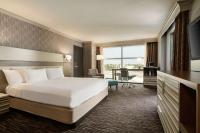 Hilton Melbourne, FL客房内的一张或多张床位